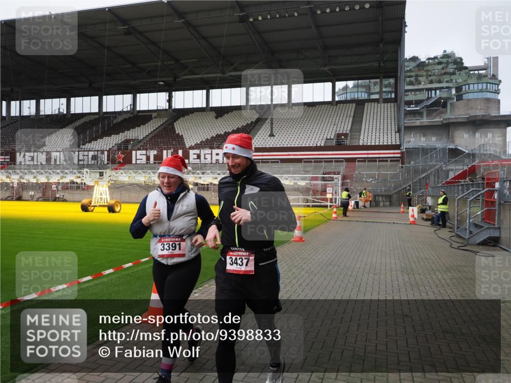 07.12.2025 - St. Pauli X-Mass-Run No. 15 Fabian Wolf http://msf.ph/oto/9398833 07.12.2025 10:54:43 Ziel 656, 692, 1177, 2286, 2328, 2358, 2360, 2832, 3391, 3437 meine-sportfotos.de