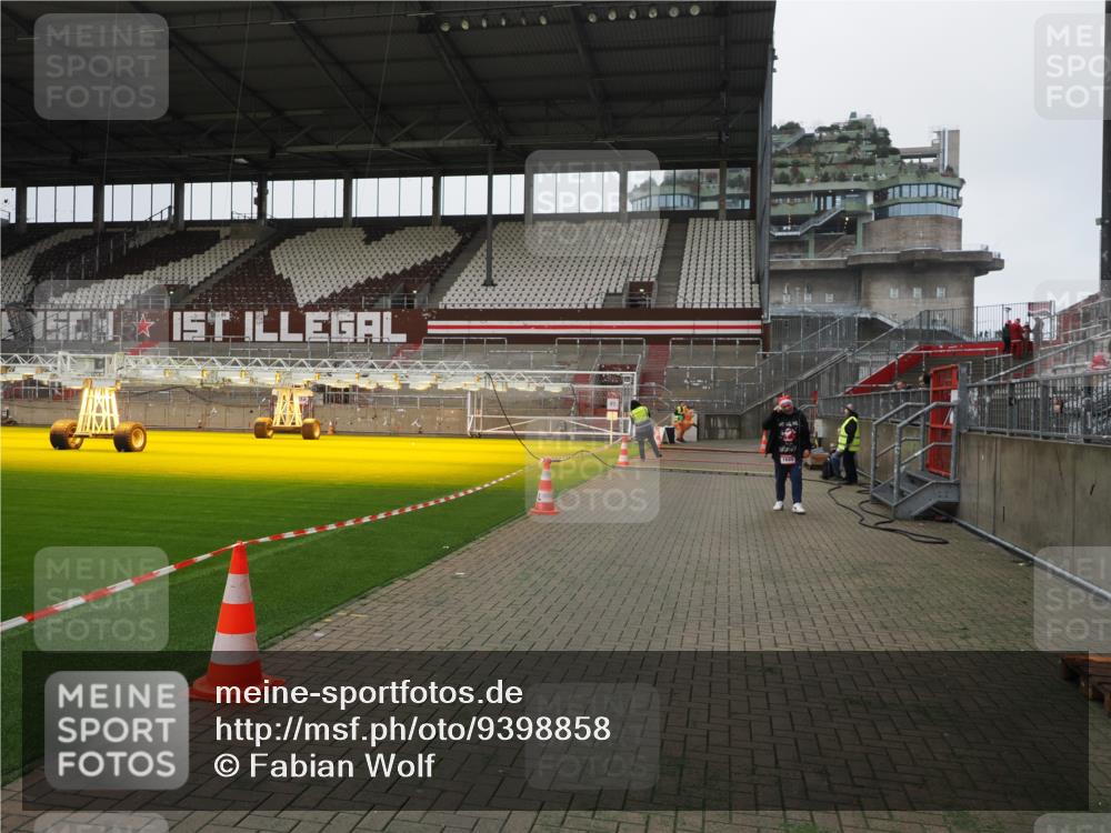 07.12.2025 - St. Pauli X-Mass-Run No. 15 Fabian Wolf http://msf.ph/oto/9398858 07.12.2025 10:55:14 Ziel 1689 meine-sportfotos.de