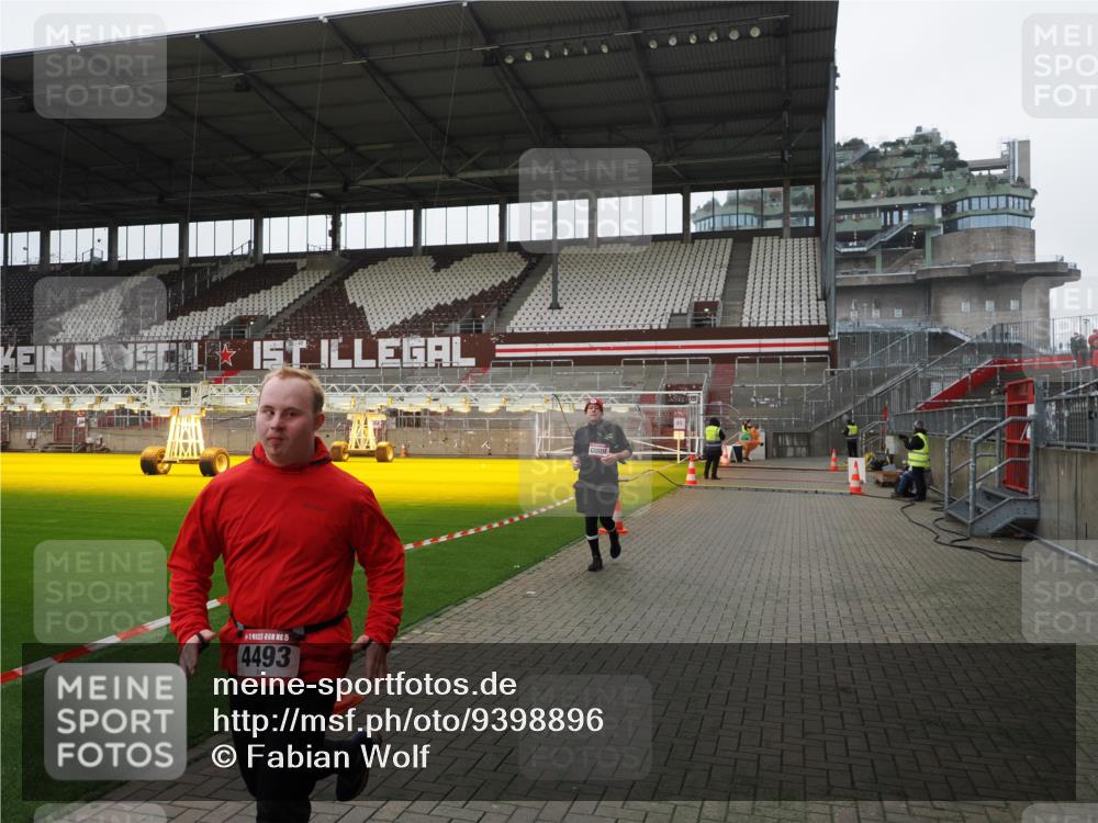 07.12.2025 - St. Pauli X-Mass-Run No. 15 Fabian Wolf http://msf.ph/oto/9398896 07.12.2025 10:56:02 Ziel 2485, 4493 meine-sportfotos.de