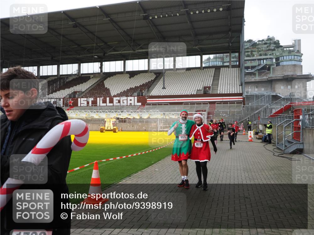 07.12.2025 - St. Pauli X-Mass-Run No. 15 Fabian Wolf http://msf.ph/oto/9398919 07.12.2025 10:56:23 Ziel 951, 955, 1790, 1793, 2170, 4063, 4146 meine-sportfotos.de
