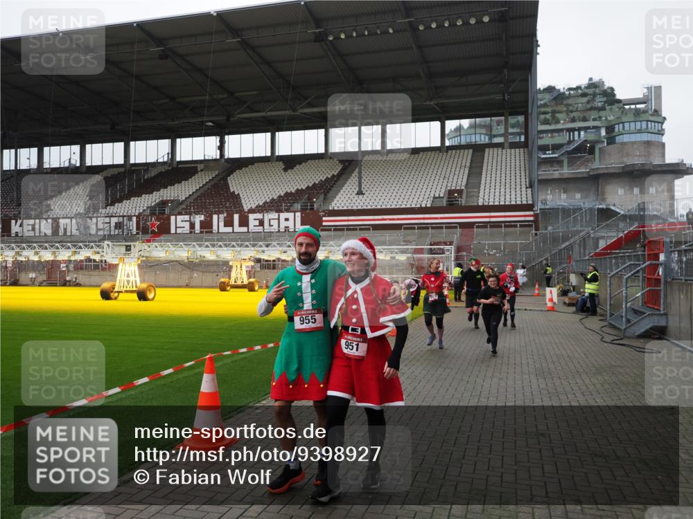 07.12.2025 - St. Pauli X-Mass-Run No. 15 Fabian Wolf http://msf.ph/oto/9398927 07.12.2025 10:56:24 Ziel 951, 955, 1790, 1793, 2170, 4063, 4146 meine-sportfotos.de