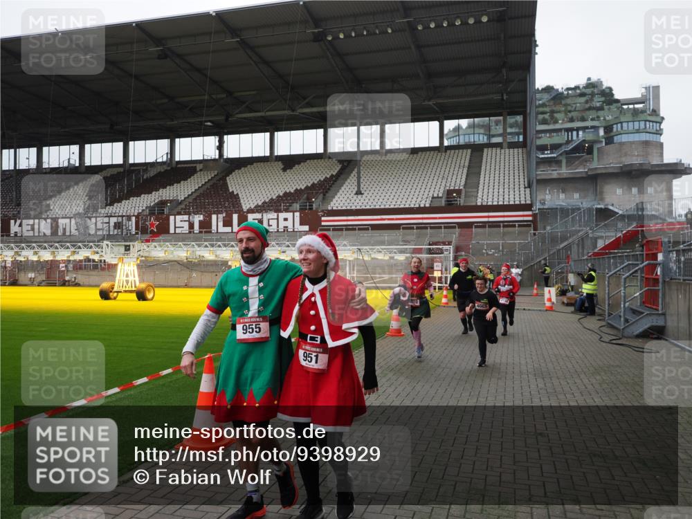 07.12.2025 - St. Pauli X-Mass-Run No. 15 Fabian Wolf http://msf.ph/oto/9398929 07.12.2025 10:56:25 Ziel 951, 955, 1790, 1793, 2170, 4063, 4146 meine-sportfotos.de