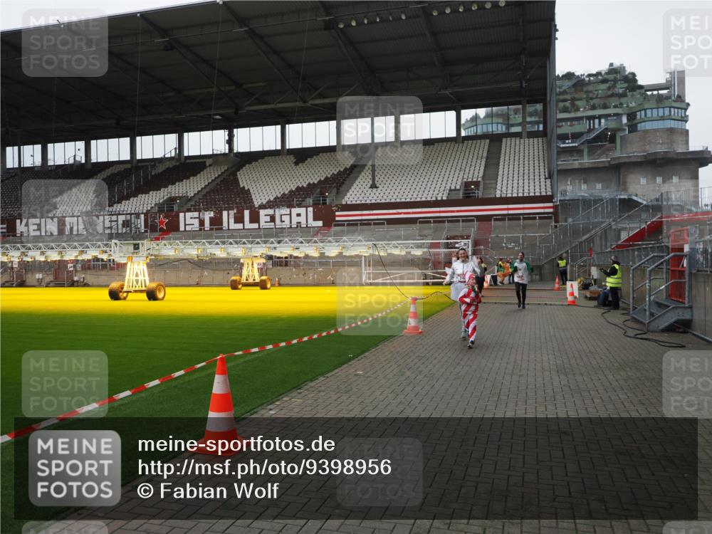 07.12.2025 - St. Pauli X-Mass-Run No. 15 Fabian Wolf http://msf.ph/oto/9398956 07.12.2025 10:56:32 Ziel 236, 248, 759, 2170, 4063, 4146 meine-sportfotos.de