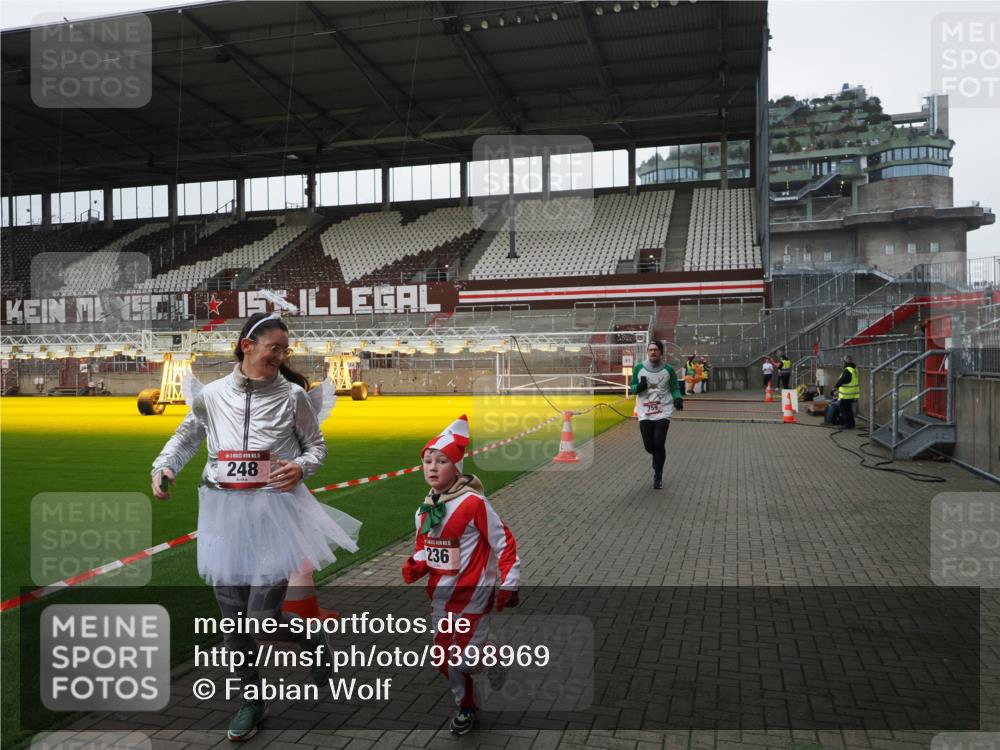 07.12.2025 - St. Pauli X-Mass-Run No. 15 Fabian Wolf http://msf.ph/oto/9398969 07.12.2025 10:56:34 Ziel 236, 248, 759, 2170, 4063, 4146 meine-sportfotos.de