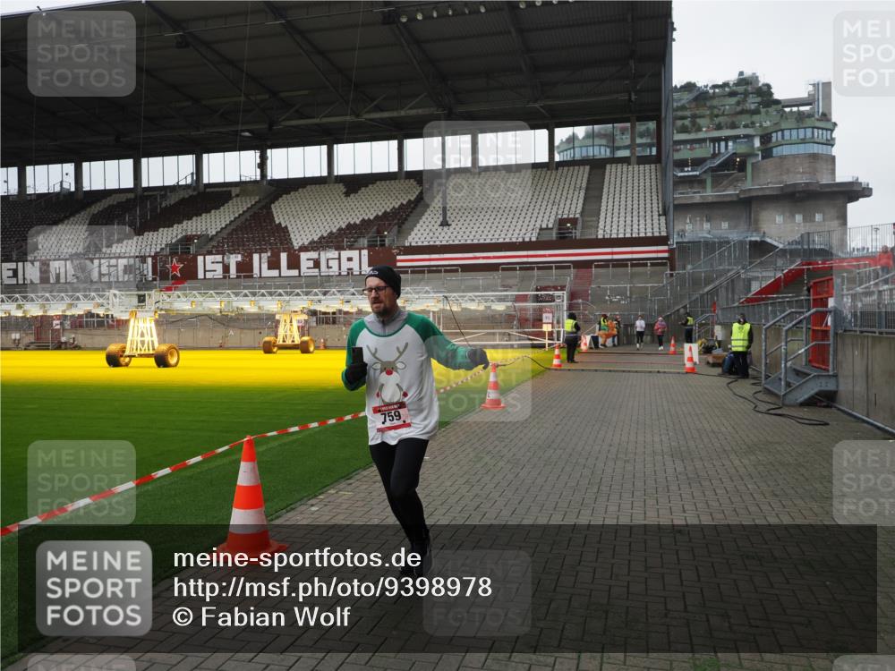 07.12.2025 - St. Pauli X-Mass-Run No. 15 Fabian Wolf http://msf.ph/oto/9398978 07.12.2025 10:56:36 Ziel 236, 248, 759, 2170, 4063, 4146 meine-sportfotos.de