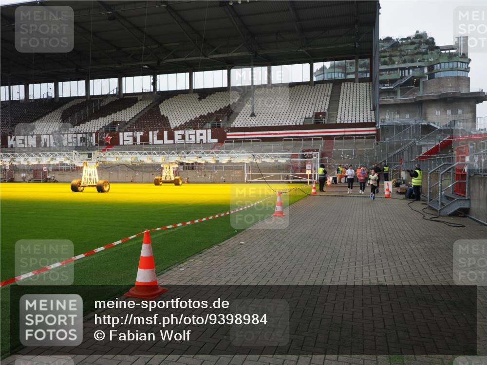 07.12.2025 - St. Pauli X-Mass-Run No. 15 Fabian Wolf http://msf.ph/oto/9398984 07.12.2025 10:56:42 Ziel 55, 236, 248, 417, 759, 2538, 2542 meine-sportfotos.de
