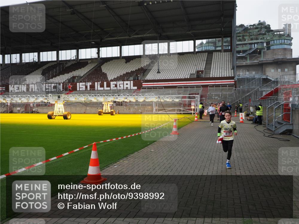 07.12.2025 - St. Pauli X-Mass-Run No. 15 Fabian Wolf http://msf.ph/oto/9398992 07.12.2025 10:56:45 Ziel 55, 236, 248, 417, 555, 759, 2538, 2542 meine-sportfotos.de