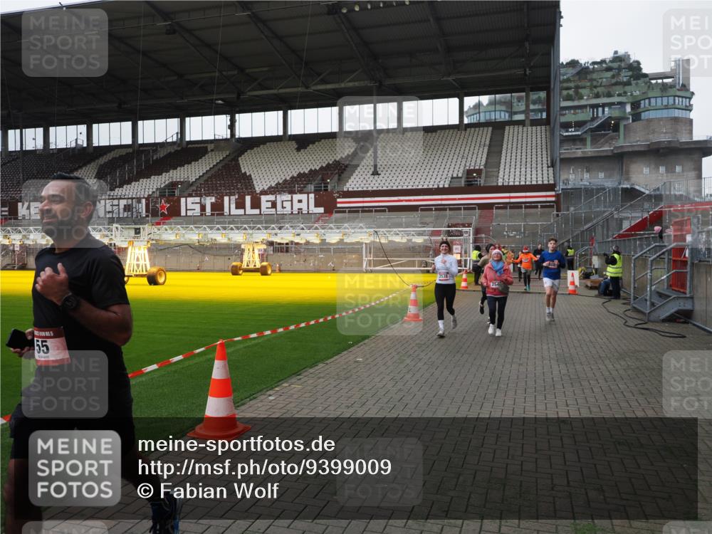 07.12.2025 - St. Pauli X-Mass-Run No. 15 Fabian Wolf http://msf.ph/oto/9399009 07.12.2025 10:56:49 Ziel 55, 417, 555, 568, 759, 1203, 2538, 2542, 2664 meine-sportfotos.de