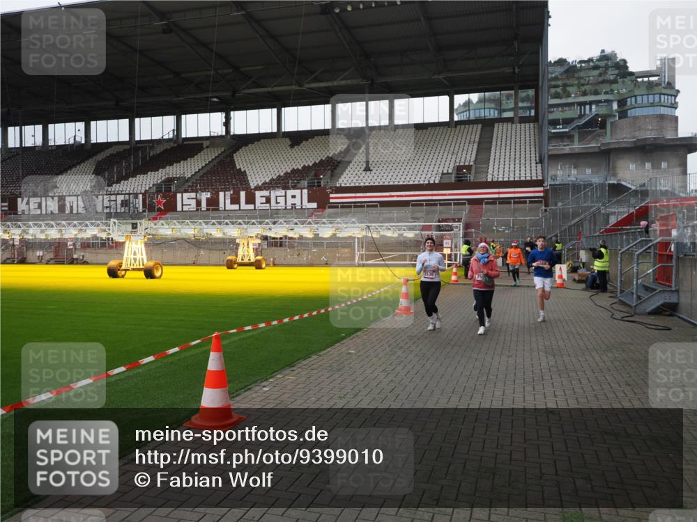 07.12.2025 - St. Pauli X-Mass-Run No. 15 Fabian Wolf http://msf.ph/oto/9399010 07.12.2025 10:56:49 Ziel 55, 417, 555, 568, 759, 1203, 2538, 2542, 2664 meine-sportfotos.de