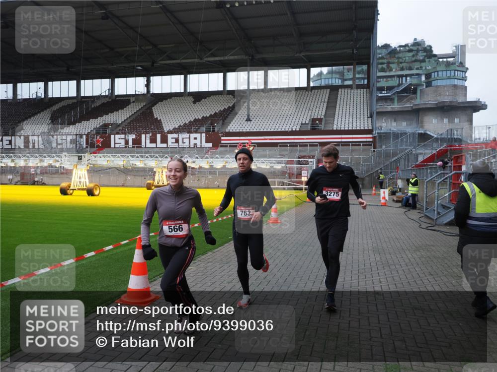 07.12.2025 - St. Pauli X-Mass-Run No. 15 Fabian Wolf http://msf.ph/oto/9399036 07.12.2025 10:56:57 Ziel 55, 417, 555, 566, 568, 763, 1203, 2538, 2542, 2664, 3275, 4799 meine-sportfotos.de