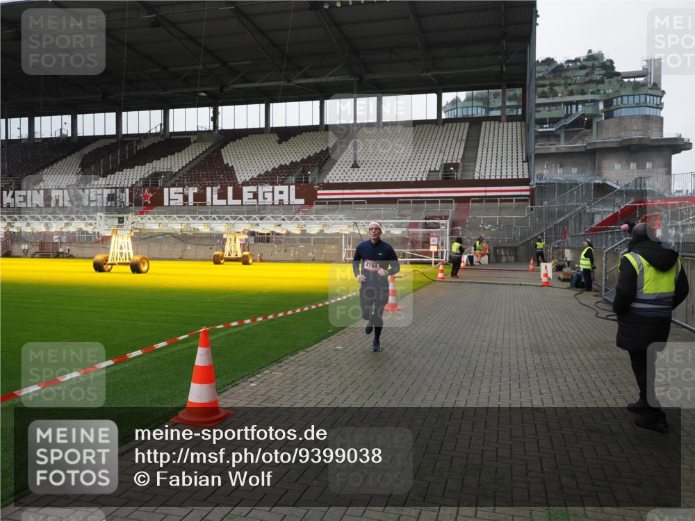 07.12.2025 - St. Pauli X-Mass-Run No. 15 Fabian Wolf http://msf.ph/oto/9399038 07.12.2025 10:56:59 Ziel 55, 417, 555, 566, 568, 763, 1203, 2538, 2542, 2664, 3275, 4799 meine-sportfotos.de