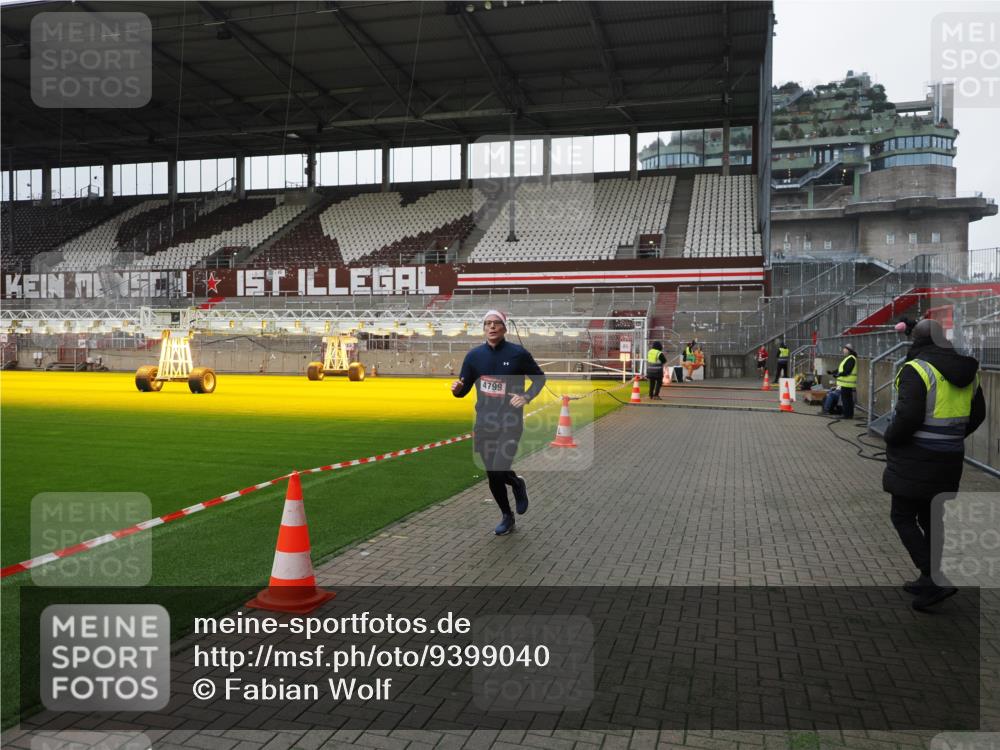 07.12.2025 - St. Pauli X-Mass-Run No. 15 Fabian Wolf http://msf.ph/oto/9399040 07.12.2025 10:57:00 Ziel 55, 417, 555, 566, 568, 763, 1203, 2538, 2542, 2664, 3275, 4799 meine-sportfotos.de