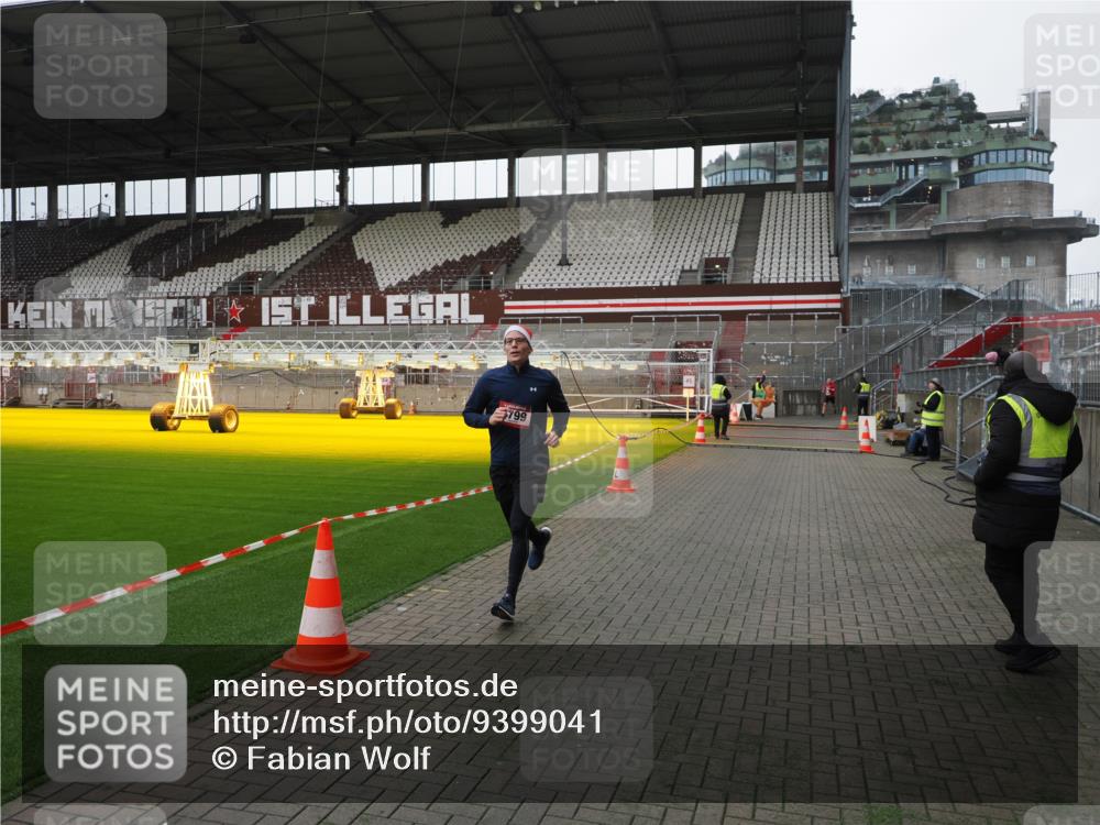 07.12.2025 - St. Pauli X-Mass-Run No. 15 Fabian Wolf http://msf.ph/oto/9399041 07.12.2025 10:57:00 Ziel 55, 417, 555, 566, 568, 763, 1203, 2538, 2542, 2664, 3275, 4799 meine-sportfotos.de