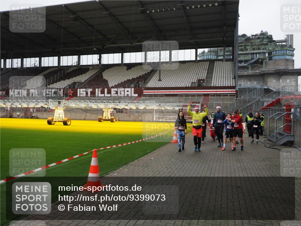 07.12.2025 - St. Pauli X-Mass-Run No. 15 Fabian Wolf http://msf.ph/oto/9399073 07.12.2025 10:57:21 Ziel 130, 251, 280, 773, 994, 1097, 1099, 1387, 2290, 2296, 2297, 2298, 2665, 3064, 3067 meine-sportfotos.de
