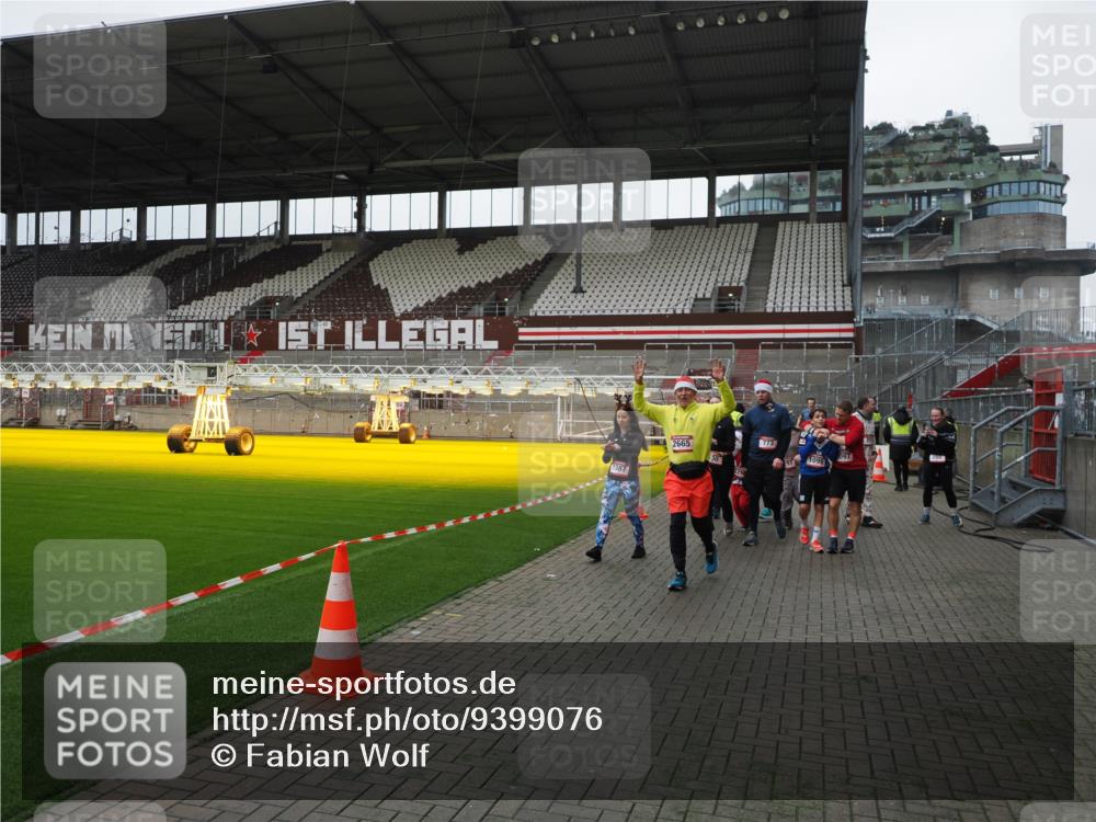 07.12.2025 - St. Pauli X-Mass-Run No. 15 Fabian Wolf http://msf.ph/oto/9399076 07.12.2025 10:57:22 Ziel 130, 251, 280, 773, 994, 1097, 1099, 1387, 2290, 2296, 2297, 2298, 2665, 3064, 3067 meine-sportfotos.de