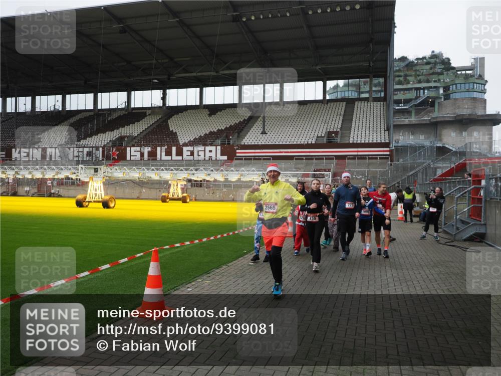 07.12.2025 - St. Pauli X-Mass-Run No. 15 Fabian Wolf http://msf.ph/oto/9399081 07.12.2025 10:57:23 Ziel 130, 251, 280, 773, 994, 1097, 1099, 1387, 2290, 2296, 2297, 2298, 2665, 3064, 3067 meine-sportfotos.de