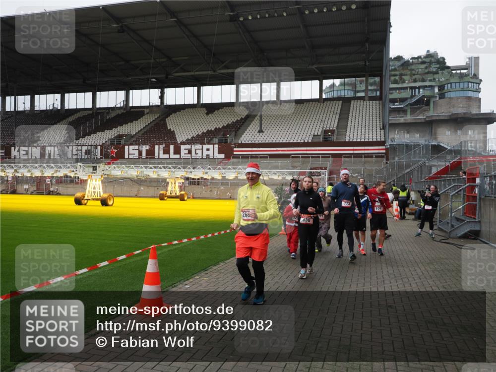 07.12.2025 - St. Pauli X-Mass-Run No. 15 Fabian Wolf http://msf.ph/oto/9399082 07.12.2025 10:57:23 Ziel 130, 251, 280, 773, 994, 1097, 1099, 1387, 2290, 2296, 2297, 2298, 2665, 3064, 3067 meine-sportfotos.de