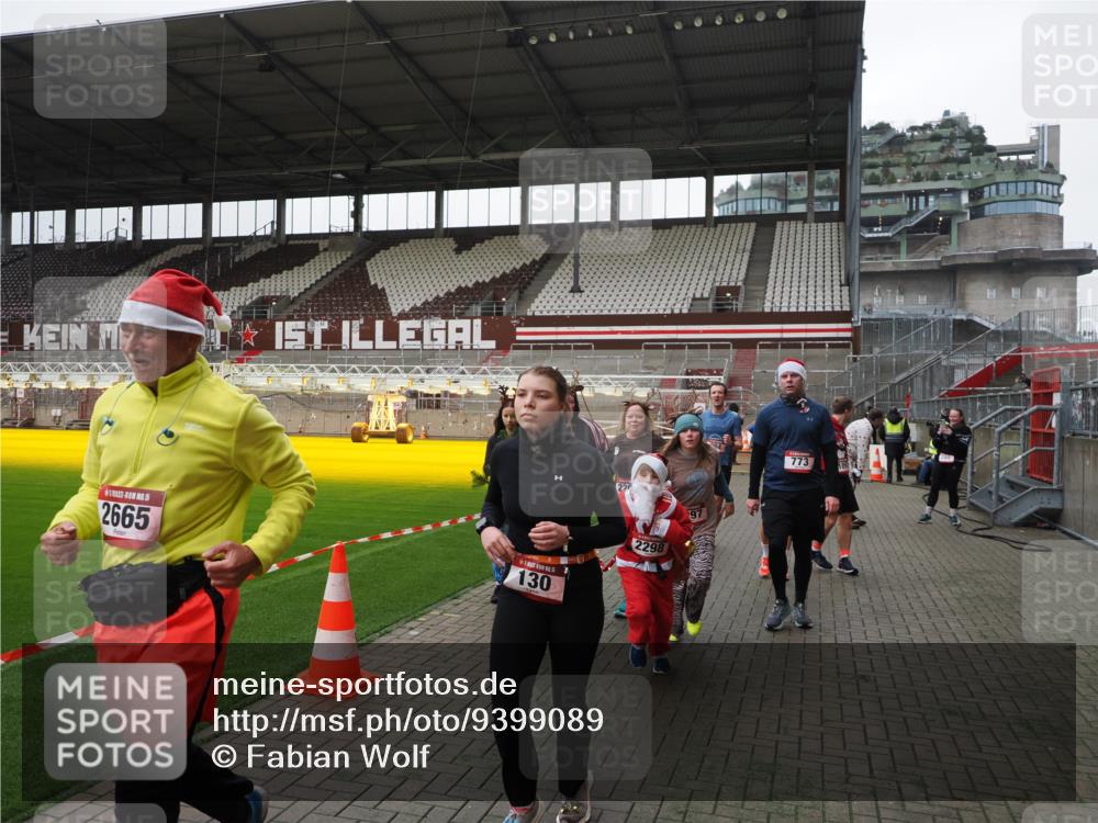 07.12.2025 - St. Pauli X-Mass-Run No. 15 Fabian Wolf http://msf.ph/oto/9399089 07.12.2025 10:57:24 Ziel 130, 251, 280, 773, 994, 1097, 1099, 1387, 2290, 2296, 2297, 2298, 2665, 3064, 3067 meine-sportfotos.de