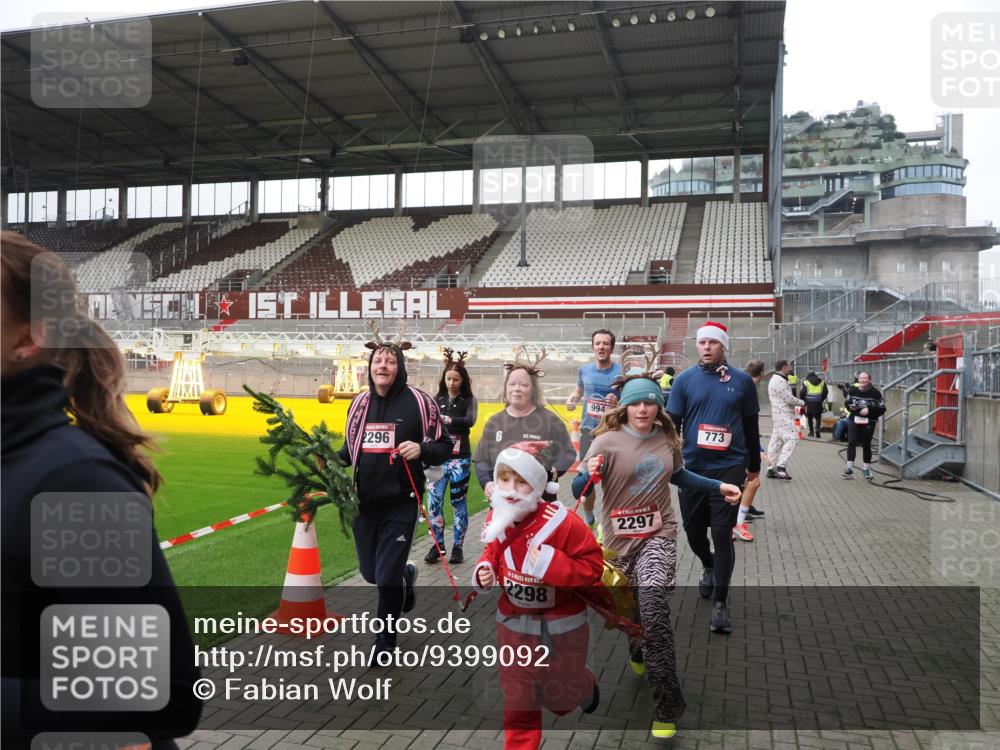 07.12.2025 - St. Pauli X-Mass-Run No. 15 Fabian Wolf http://msf.ph/oto/9399092 07.12.2025 10:57:25 Ziel 130, 251, 280, 773, 994, 1099, 1387, 2290, 2296, 2297, 2298, 2665, 3064, 3067 meine-sportfotos.de