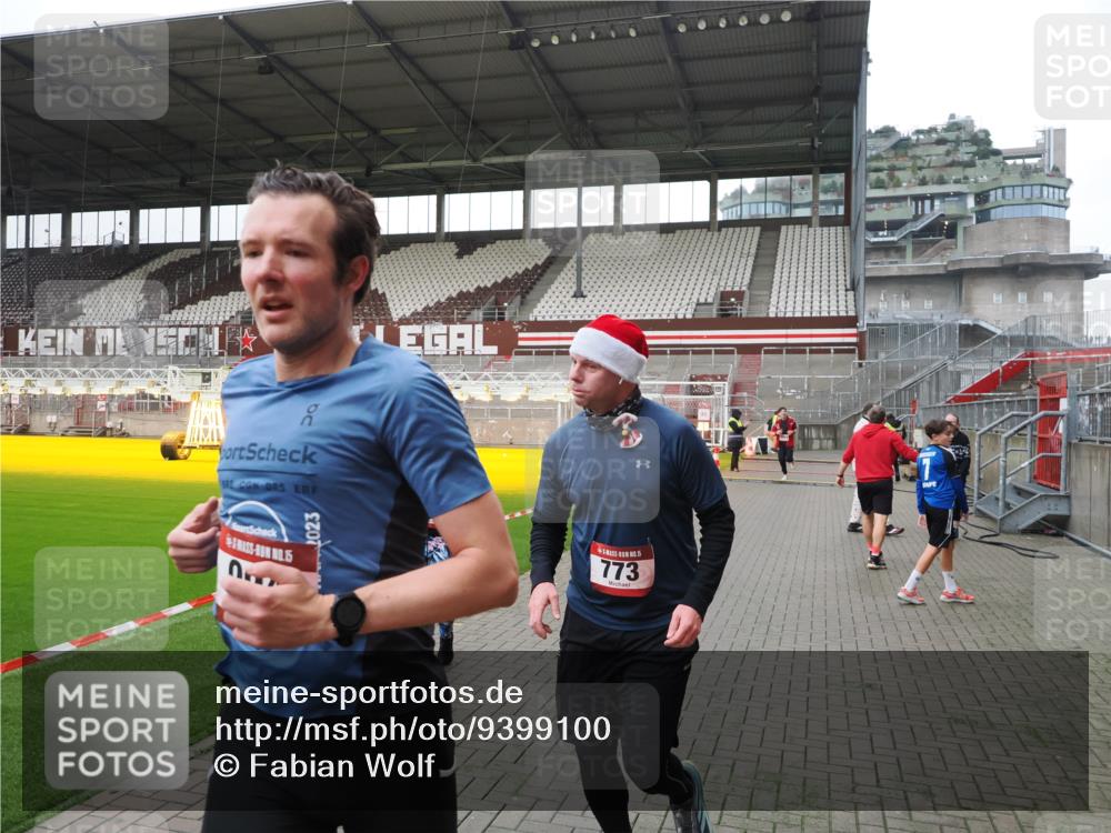 07.12.2025 - St. Pauli X-Mass-Run No. 15 Fabian Wolf http://msf.ph/oto/9399100 07.12.2025 10:57:27 Ziel 130, 251, 773, 994, 1213, 1387, 2290, 2296, 2297, 2298, 2665, 3064, 3067 meine-sportfotos.de
