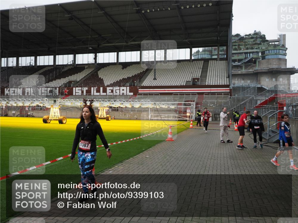 07.12.2025 - St. Pauli X-Mass-Run No. 15 Fabian Wolf http://msf.ph/oto/9399103 07.12.2025 10:57:28 Ziel 130, 251, 773, 994, 1213, 1387, 2290, 2296, 2297, 2298, 2665, 3064, 3067 meine-sportfotos.de