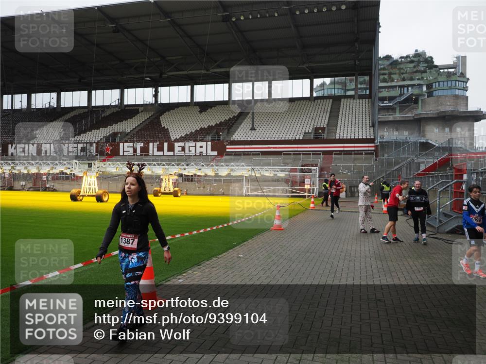 07.12.2025 - St. Pauli X-Mass-Run No. 15 Fabian Wolf http://msf.ph/oto/9399104 07.12.2025 10:57:28 Ziel 130, 251, 773, 994, 1213, 1387, 2290, 2296, 2297, 2298, 2665, 3064, 3067 meine-sportfotos.de