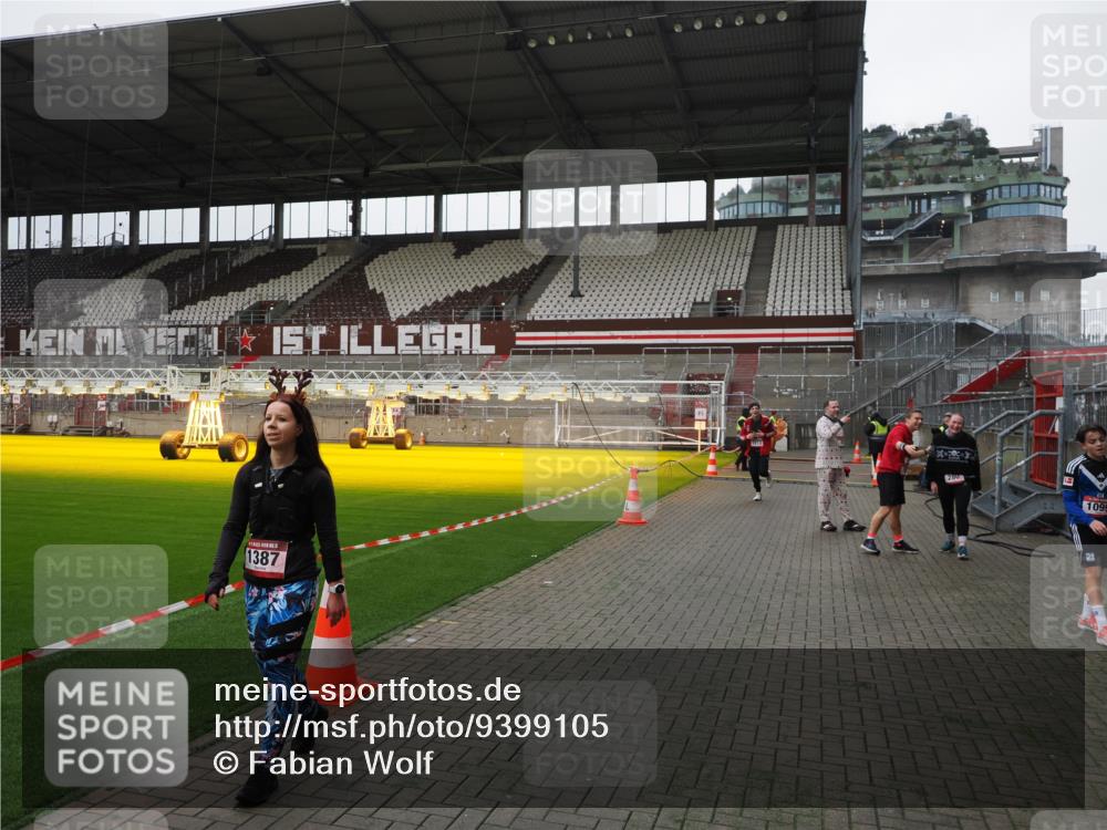 07.12.2025 - St. Pauli X-Mass-Run No. 15 Fabian Wolf http://msf.ph/oto/9399105 07.12.2025 10:57:28 Ziel 130, 251, 773, 994, 1213, 1387, 2290, 2296, 2297, 2298, 2665, 3064, 3067 meine-sportfotos.de