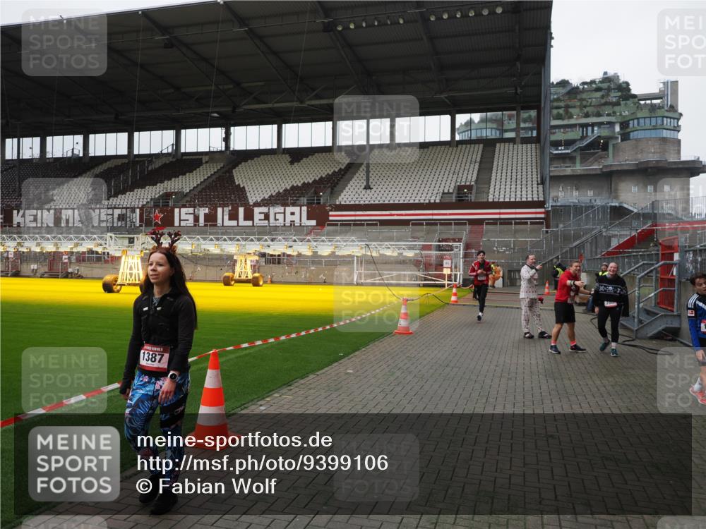 07.12.2025 - St. Pauli X-Mass-Run No. 15 Fabian Wolf http://msf.ph/oto/9399106 07.12.2025 10:57:29 Ziel 130, 251, 773, 994, 1213, 1387, 2290, 2296, 2297, 2298, 2665, 3064, 3067 meine-sportfotos.de