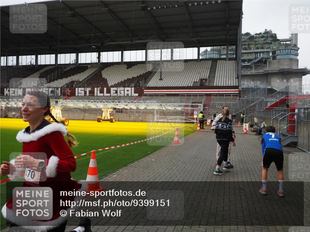 07.12.2025 - St. Pauli X-Mass-Run No. 15 Fabian Wolf http://msf.ph/oto/9399151 07.12.2025 10:57:51 Ziel 170, 324, 1390 meine-sportfotos.de