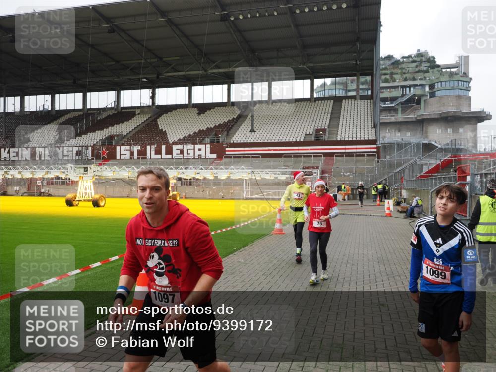 07.12.2025 - St. Pauli X-Mass-Run No. 15 Fabian Wolf http://msf.ph/oto/9399172 07.12.2025 10:58:05 Ziel 43, 75, 234, 761, 1690 meine-sportfotos.de