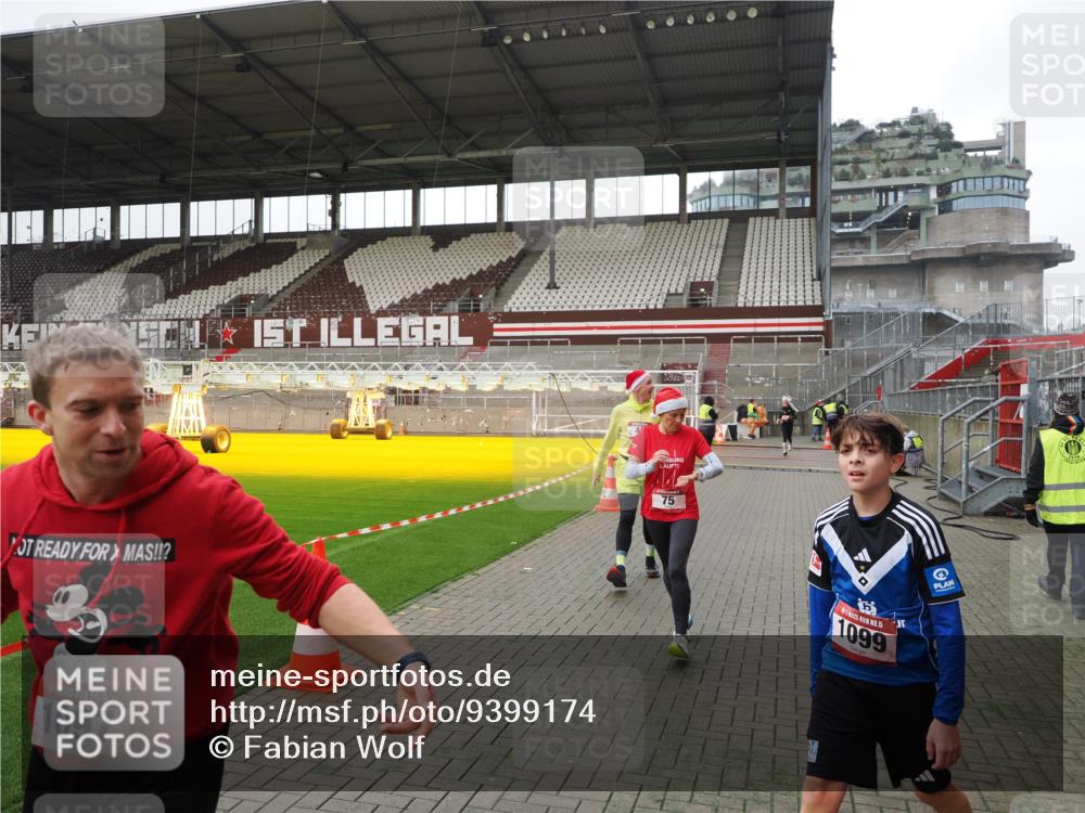 07.12.2025 - St. Pauli X-Mass-Run No. 15 Fabian Wolf http://msf.ph/oto/9399174 07.12.2025 10:58:05 Ziel 43, 75, 234, 761, 1690 meine-sportfotos.de