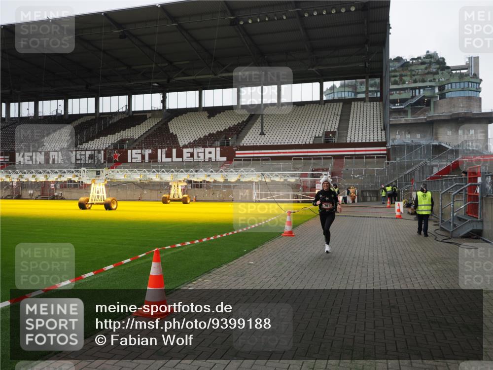 07.12.2025 - St. Pauli X-Mass-Run No. 15 Fabian Wolf http://msf.ph/oto/9399188 07.12.2025 10:58:11 Ziel 43, 75, 234, 761, 1690 meine-sportfotos.de