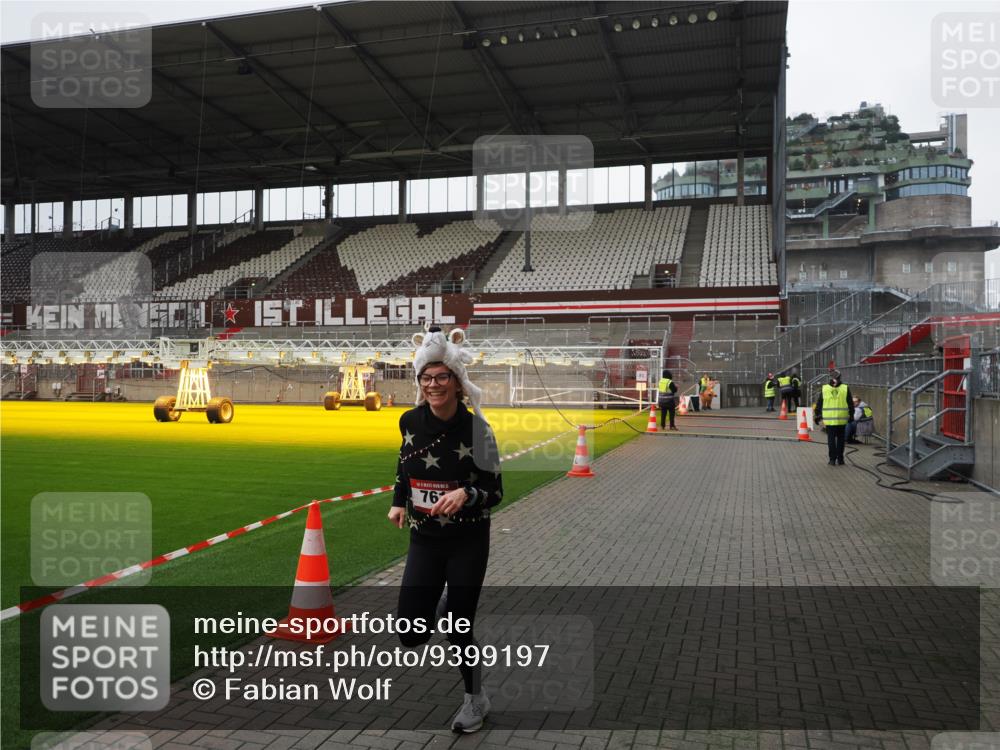 07.12.2025 - St. Pauli X-Mass-Run No. 15 Fabian Wolf http://msf.ph/oto/9399197 07.12.2025 10:58:13 Ziel 43, 75, 234, 761, 1690 meine-sportfotos.de
