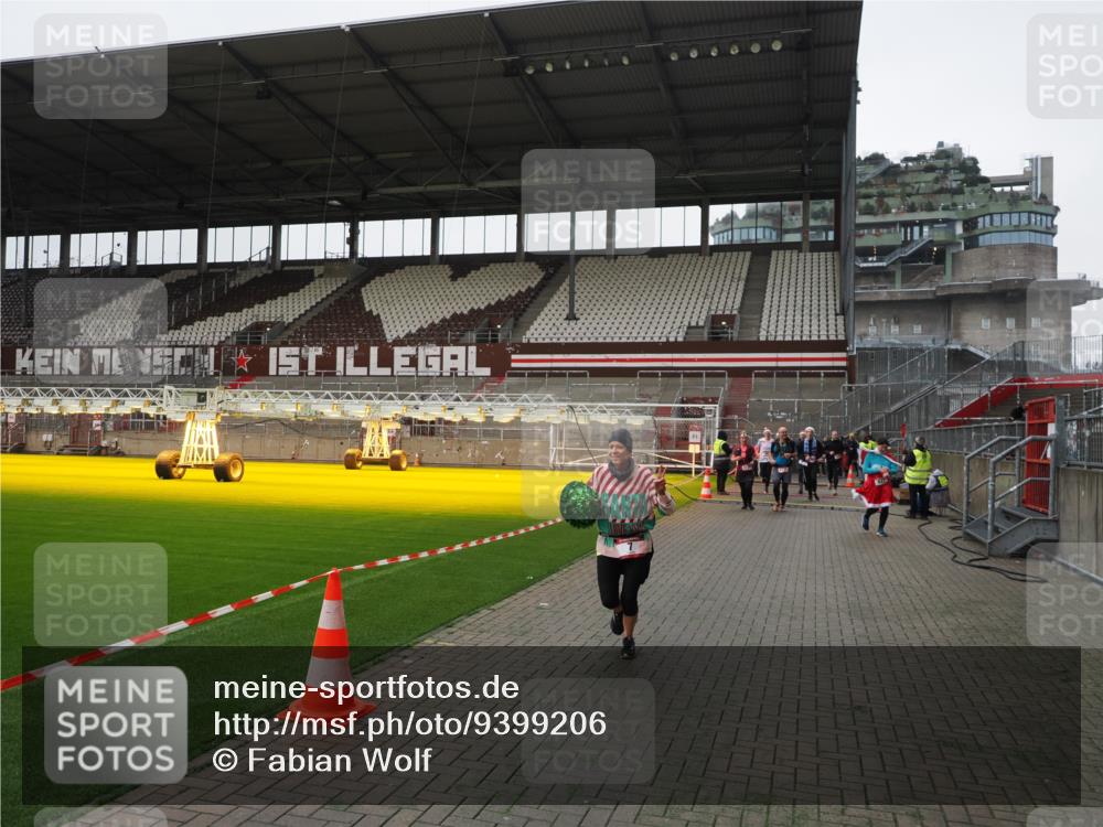 07.12.2025 - St. Pauli X-Mass-Run No. 15 Fabian Wolf http://msf.ph/oto/9399206 07.12.2025 10:58:42 Ziel 7, 606, 907, 941, 1160, 1174, 1476, 2130, 2131 meine-sportfotos.de