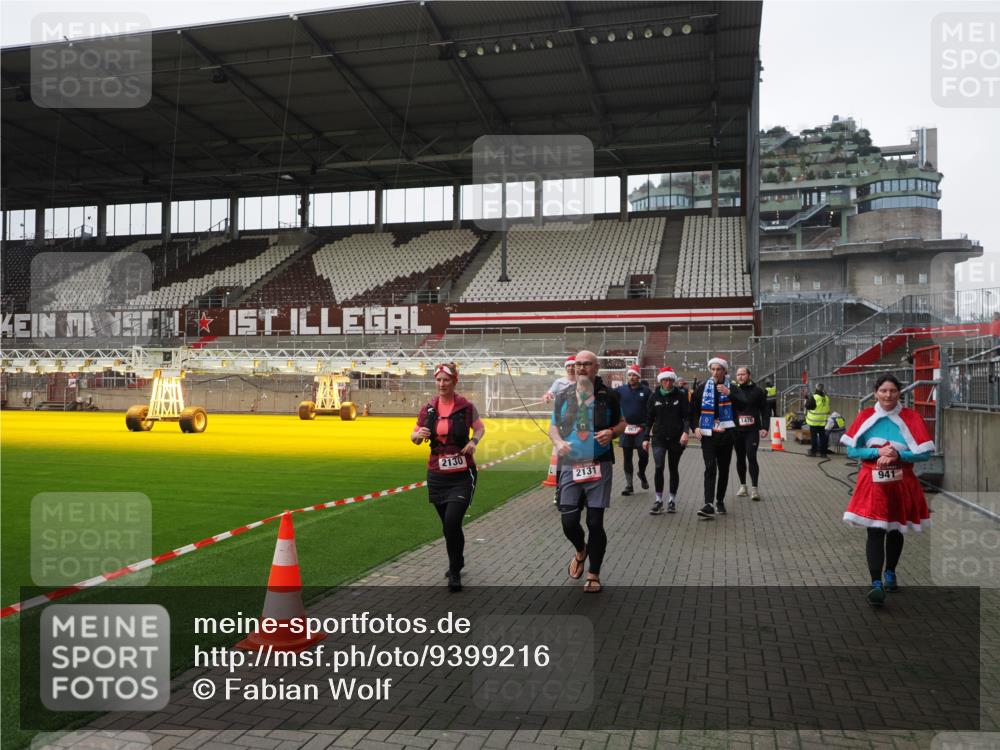 07.12.2025 - St. Pauli X-Mass-Run No. 15 Fabian Wolf http://msf.ph/oto/9399216 07.12.2025 10:58:48 Ziel 7, 606, 907, 941, 1160, 1174, 1451, 1453, 1456, 1458, 1459, 1476, 2130, 2131 meine-sportfotos.de