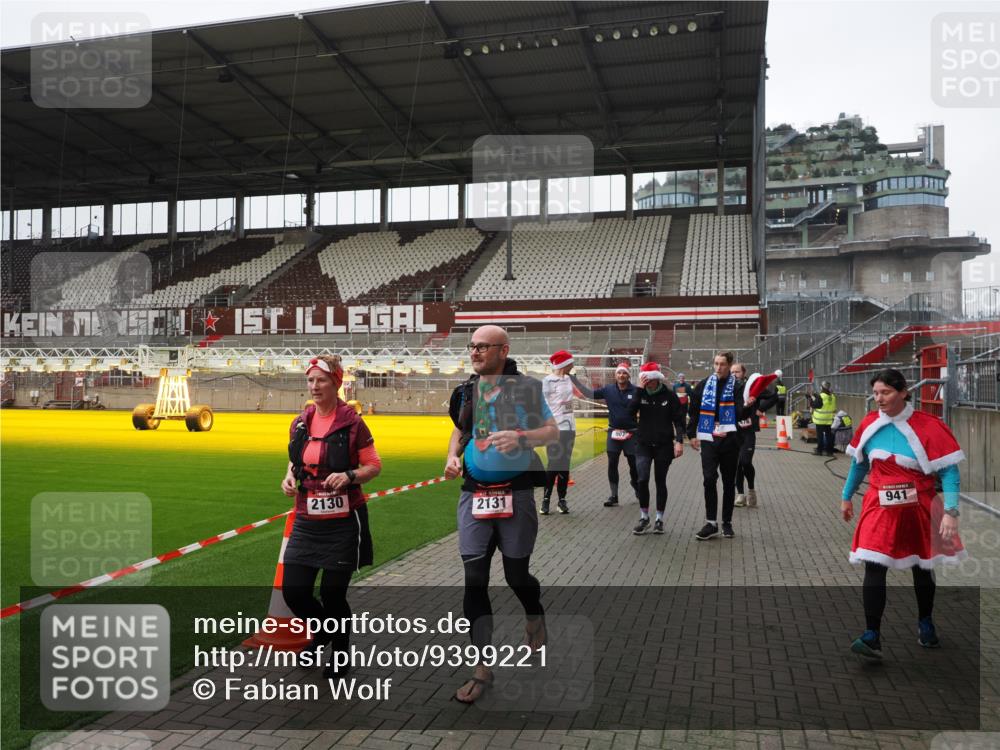 07.12.2025 - St. Pauli X-Mass-Run No. 15 Fabian Wolf http://msf.ph/oto/9399221 07.12.2025 10:58:49 Ziel 7, 606, 907, 941, 1160, 1174, 1451, 1453, 1456, 1458, 1459, 1476, 2130, 2131 meine-sportfotos.de