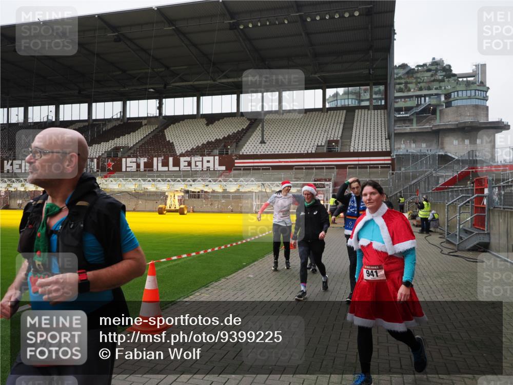 07.12.2025 - St. Pauli X-Mass-Run No. 15 Fabian Wolf http://msf.ph/oto/9399225 07.12.2025 10:58:50 Ziel 7, 606, 907, 941, 1160, 1174, 1451, 1453, 1456, 1458, 1459, 1476, 2130, 2131 meine-sportfotos.de