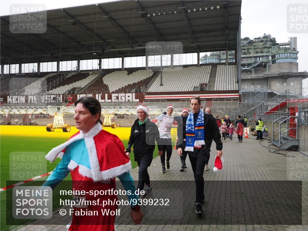 07.12.2025 - St. Pauli X-Mass-Run No. 15 Fabian Wolf http://msf.ph/oto/9399232 07.12.2025 10:58:52 Ziel 7, 606, 907, 941, 1160, 1174, 1451, 1453, 1456, 1458, 1459, 1476, 2130, 2131 meine-sportfotos.de