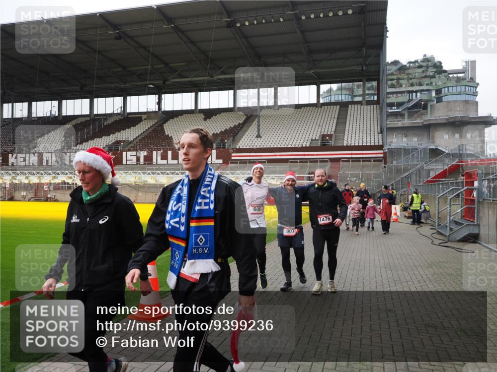 07.12.2025 - St. Pauli X-Mass-Run No. 15 Fabian Wolf http://msf.ph/oto/9399236 07.12.2025 10:58:53 Ziel 7, 606, 907, 941, 1160, 1174, 1451, 1453, 1456, 1458, 1459, 1476, 2130, 2131 meine-sportfotos.de