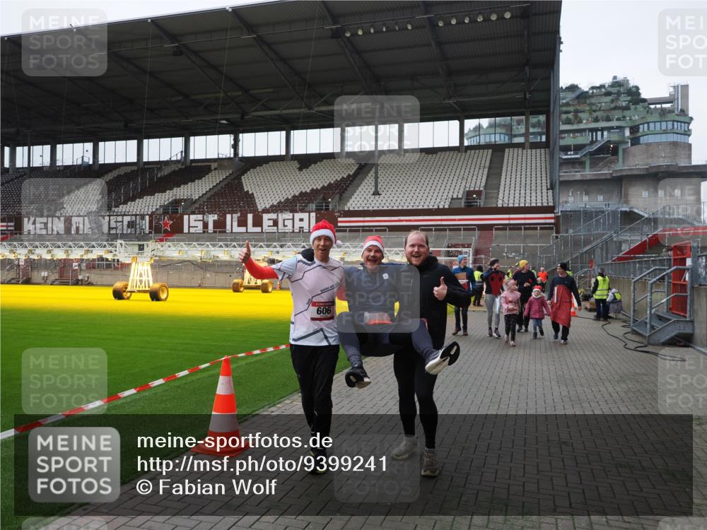 07.12.2025 - St. Pauli X-Mass-Run No. 15 Fabian Wolf http://msf.ph/oto/9399241 07.12.2025 10:58:54 Ziel 7, 606, 907, 941, 1160, 1174, 1451, 1453, 1456, 1458, 1459, 1476, 2130, 2131 meine-sportfotos.de