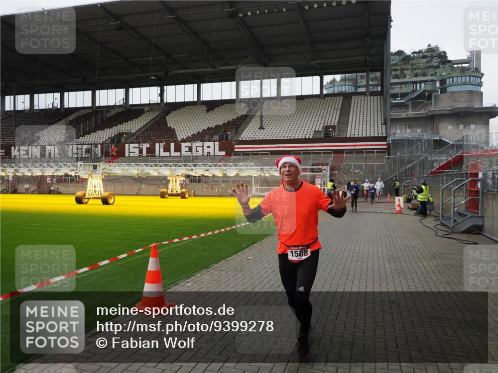 07.12.2025 - St. Pauli X-Mass-Run No. 15 Fabian Wolf http://msf.ph/oto/9399278 07.12.2025 10:59:05 Ziel 582, 1451, 1453, 1456, 1458, 1459, 1508, 2503, 2772 meine-sportfotos.de