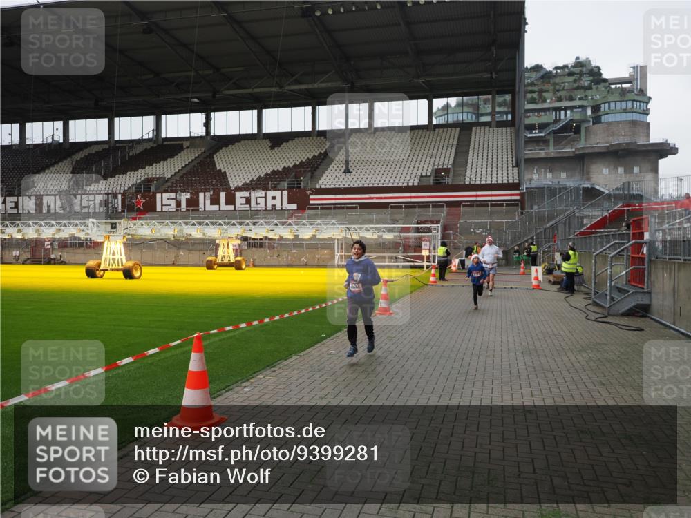 07.12.2025 - St. Pauli X-Mass-Run No. 15 Fabian Wolf http://msf.ph/oto/9399281 07.12.2025 10:59:09 Ziel 242, 582, 1508, 2503, 2772 meine-sportfotos.de