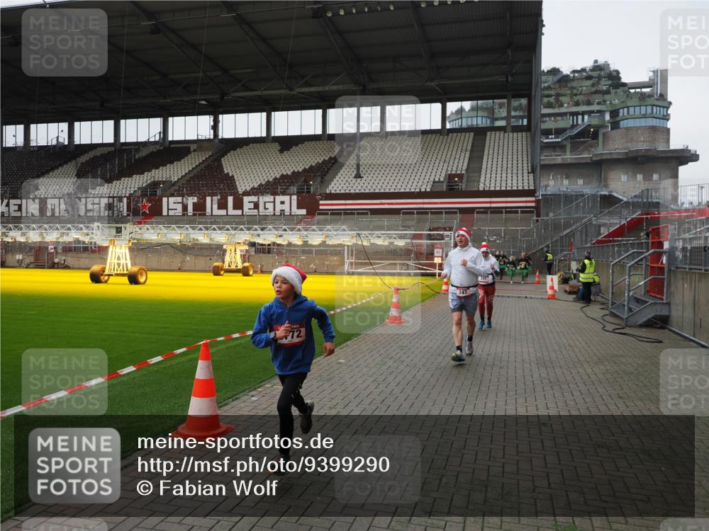 07.12.2025 - St. Pauli X-Mass-Run No. 15 Fabian Wolf http://msf.ph/oto/9399290 07.12.2025 10:59:12 Ziel 242, 582, 1508, 2503, 2772 meine-sportfotos.de