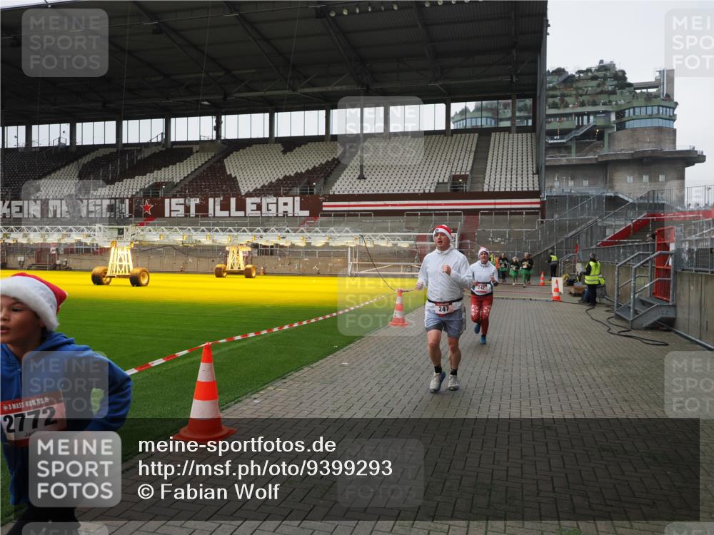 07.12.2025 - St. Pauli X-Mass-Run No. 15 Fabian Wolf http://msf.ph/oto/9399293 07.12.2025 10:59:12 Ziel 242, 582, 1508, 2503, 2772 meine-sportfotos.de