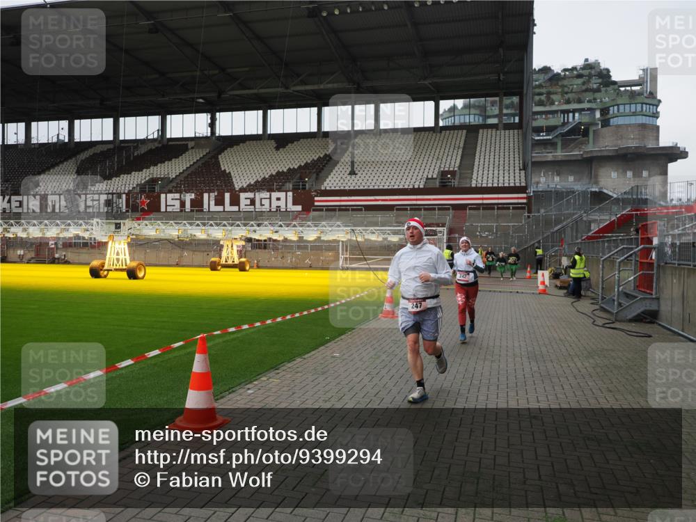 07.12.2025 - St. Pauli X-Mass-Run No. 15 Fabian Wolf http://msf.ph/oto/9399294 07.12.2025 10:59:12 Ziel 242, 582, 1508, 2503, 2772 meine-sportfotos.de