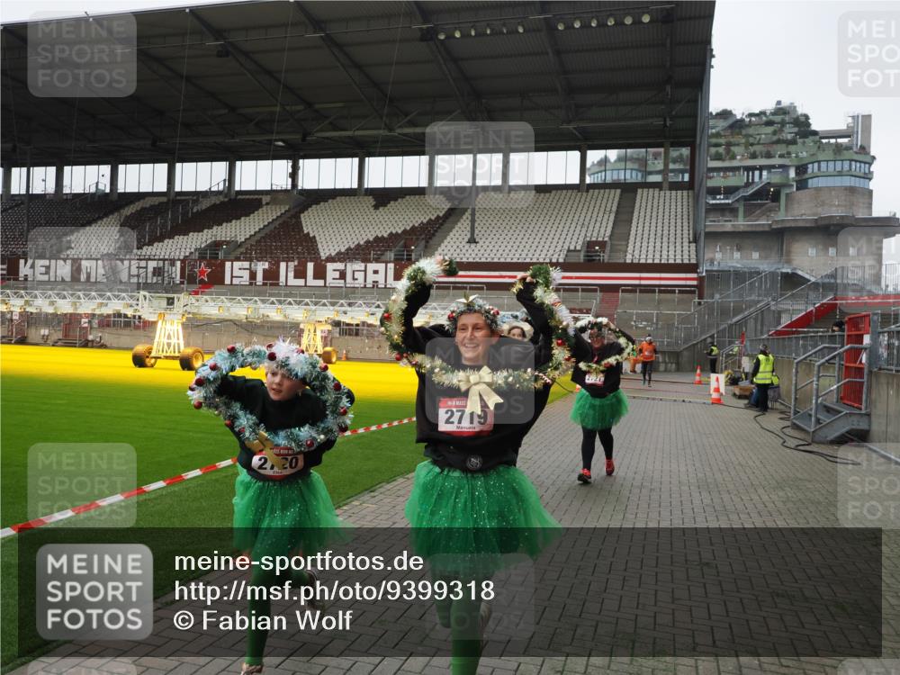07.12.2025 - St. Pauli X-Mass-Run No. 15 Fabian Wolf http://msf.ph/oto/9399318 07.12.2025 10:59:23 Ziel 242, 1826, 2503, 2719, 2720, 2721, 2727, 2772 meine-sportfotos.de