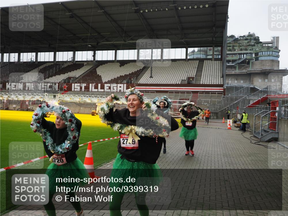 07.12.2025 - St. Pauli X-Mass-Run No. 15 Fabian Wolf http://msf.ph/oto/9399319 07.12.2025 10:59:23 Ziel 242, 1826, 2503, 2719, 2720, 2721, 2727, 2772 meine-sportfotos.de