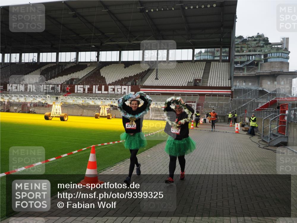07.12.2025 - St. Pauli X-Mass-Run No. 15 Fabian Wolf http://msf.ph/oto/9399325 07.12.2025 10:59:24 Ziel 242, 1826, 2719, 2720, 2721, 2727, 2772 meine-sportfotos.de