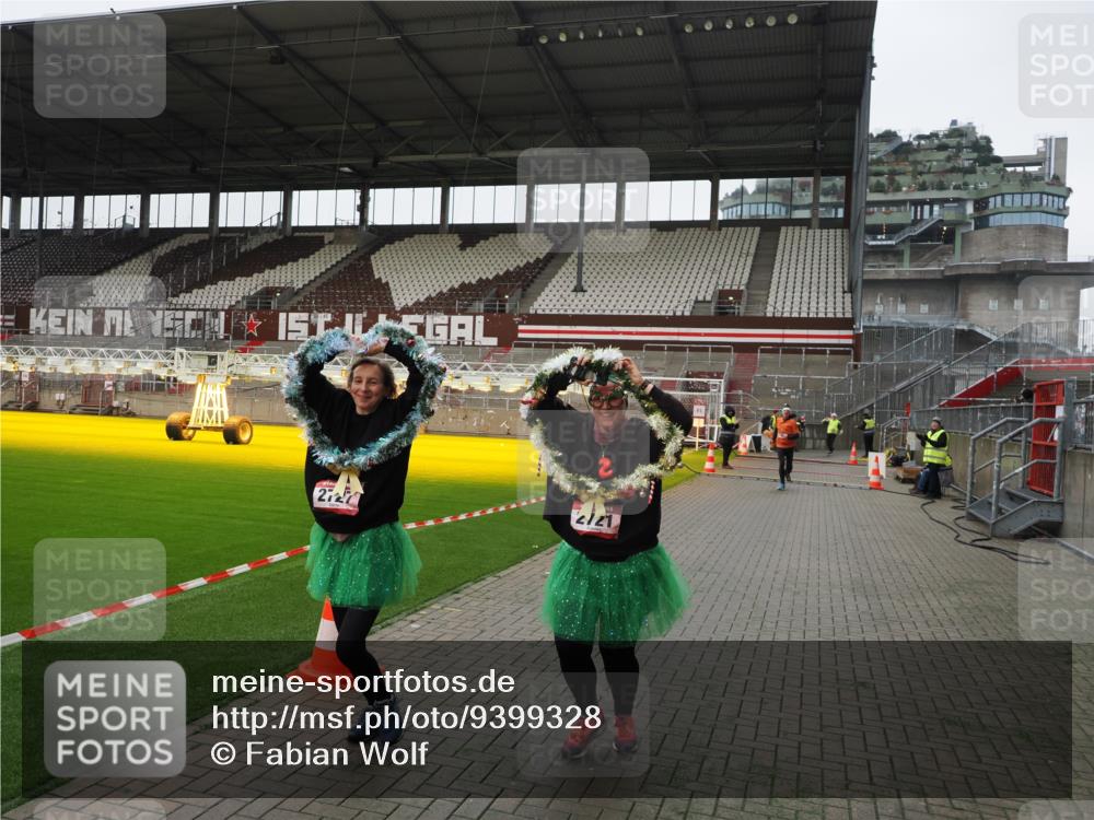 07.12.2025 - St. Pauli X-Mass-Run No. 15 Fabian Wolf http://msf.ph/oto/9399328 07.12.2025 10:59:25 Ziel 242, 1826, 2719, 2720, 2721, 2727, 2772 meine-sportfotos.de