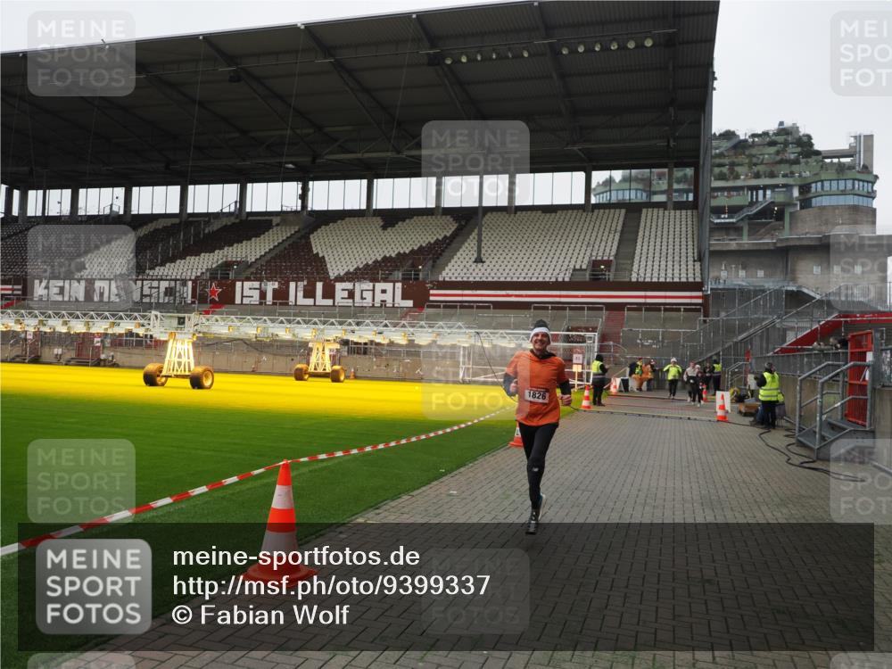 07.12.2025 - St. Pauli X-Mass-Run No. 15 Fabian Wolf http://msf.ph/oto/9399337 07.12.2025 10:59:29 Ziel 301, 1826, 2719, 2720, 2721, 2727 meine-sportfotos.de